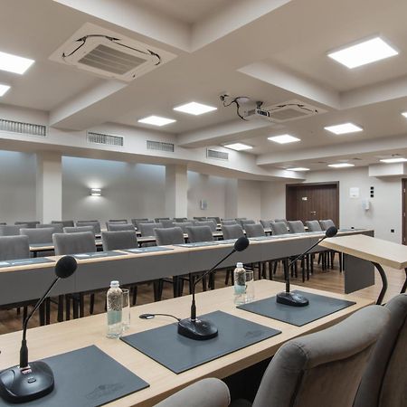 Casa Di Fiore Spa And Medical Hotel, Mineral Pools & Private Beach كرانيفو المظهر الخارجي الصورة The conference room of the Polish Senate