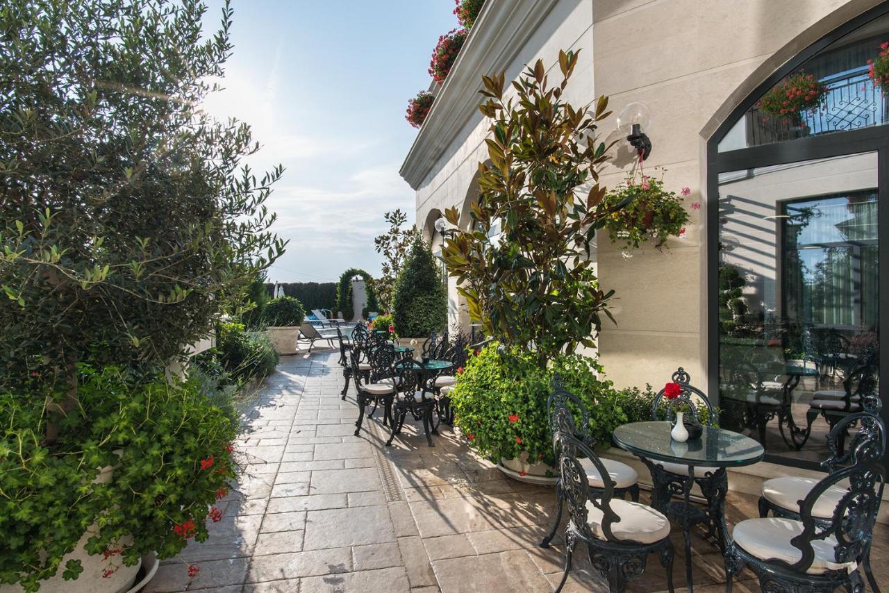 Casa Di Fiore Spa And Medical Hotel, Mineral Pools & Private Beach كرانيفو المظهر الخارجي الصورة The terrace