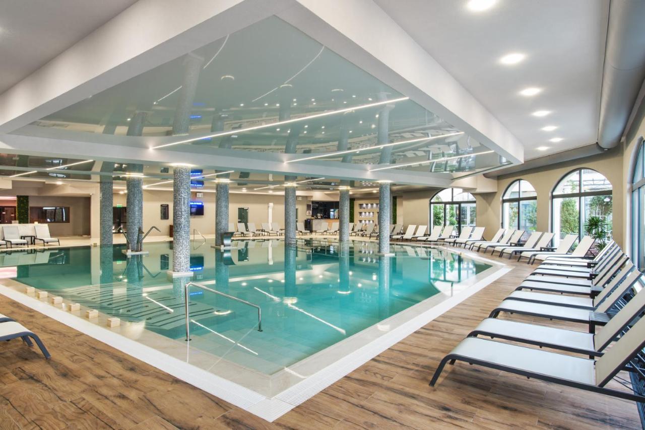 Casa Di Fiore Spa And Medical Hotel, Mineral Pools & Private Beach كرانيفو المظهر الخارجي الصورة The swimming pool