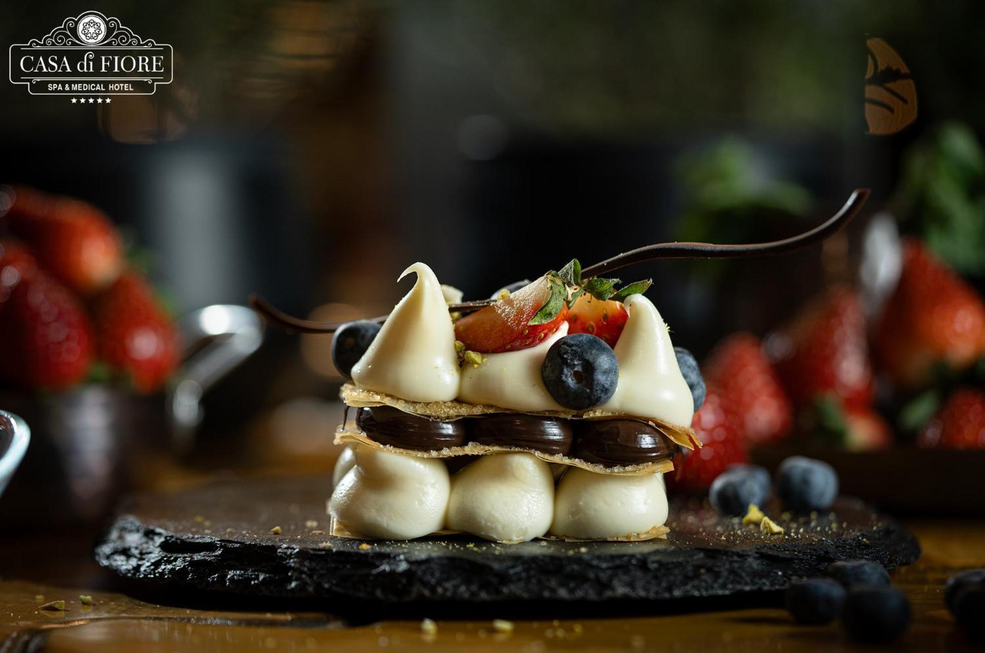 Casa Di Fiore Spa And Medical Hotel, Mineral Pools & Private Beach كرانيفو المظهر الخارجي الصورة A chocolate dessert