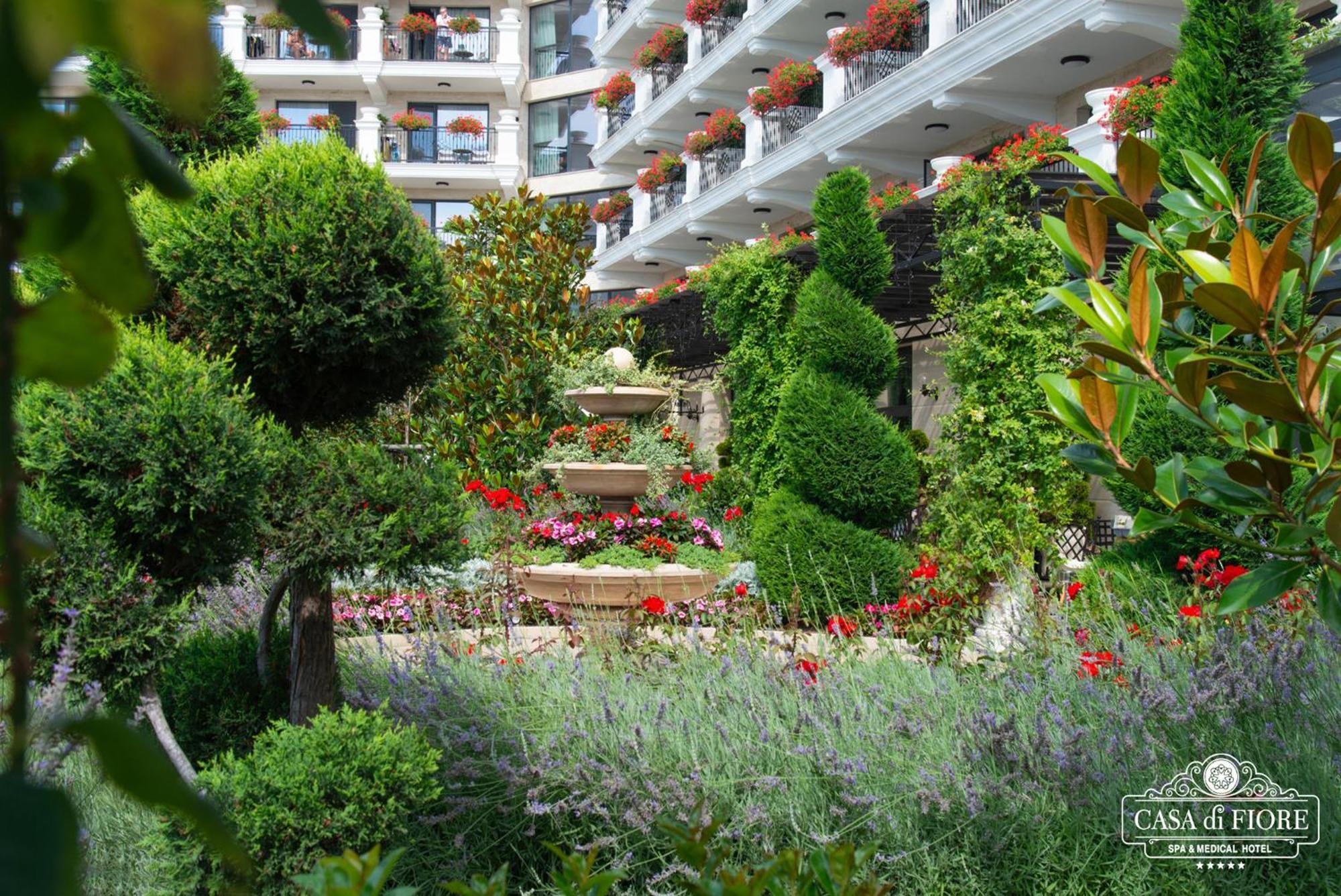 Casa Di Fiore Spa And Medical Hotel, Mineral Pools & Private Beach كرانيفو المظهر الخارجي الصورة Hotel's garden