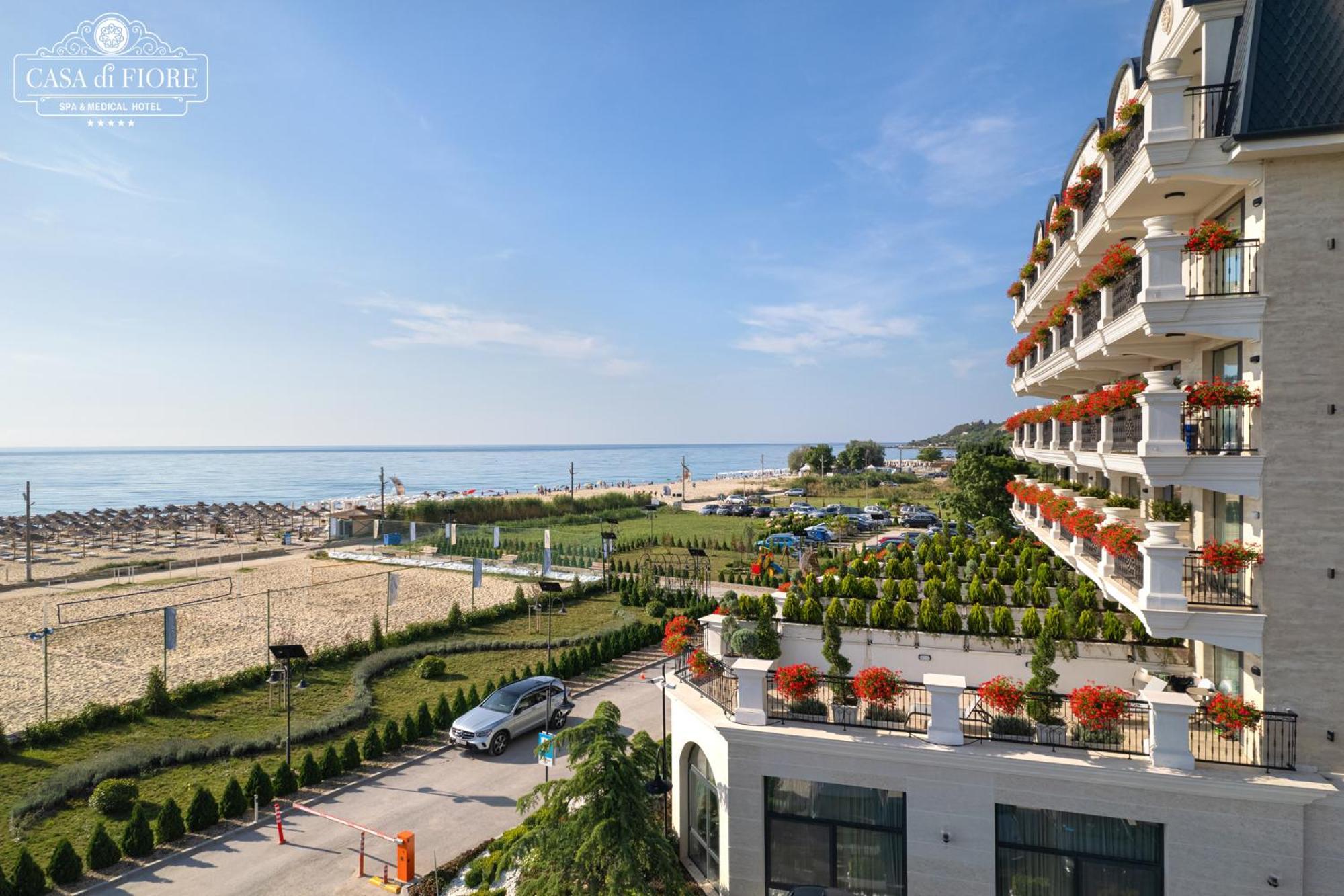 Casa Di Fiore Spa And Medical Hotel, Mineral Pools & Private Beach كرانيفو المظهر الخارجي الصورة The beach at the complex