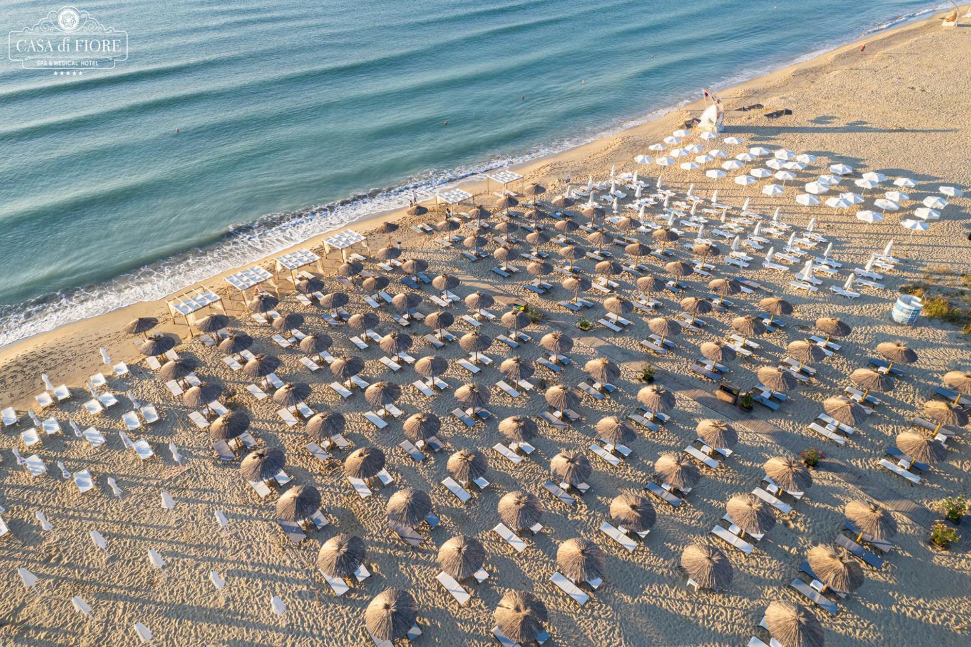 Casa Di Fiore Spa And Medical Hotel, Mineral Pools & Private Beach كرانيفو المظهر الخارجي الصورة Aerial view of the beach