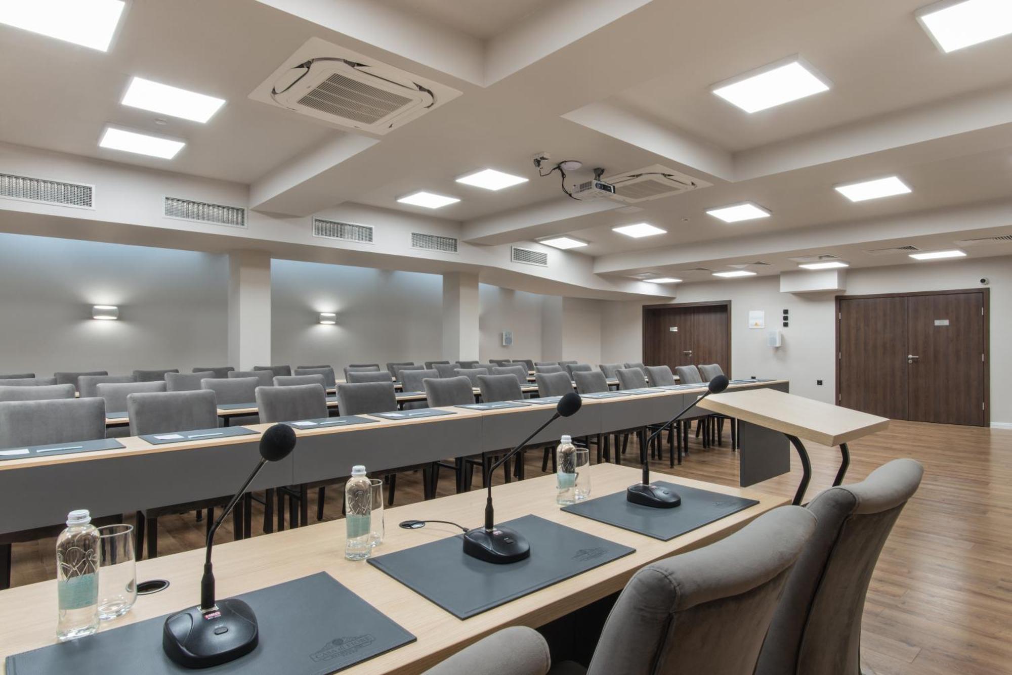 Casa Di Fiore Spa And Medical Hotel, Mineral Pools & Private Beach كرانيفو المظهر الخارجي الصورة The conference room of the Polish Senate