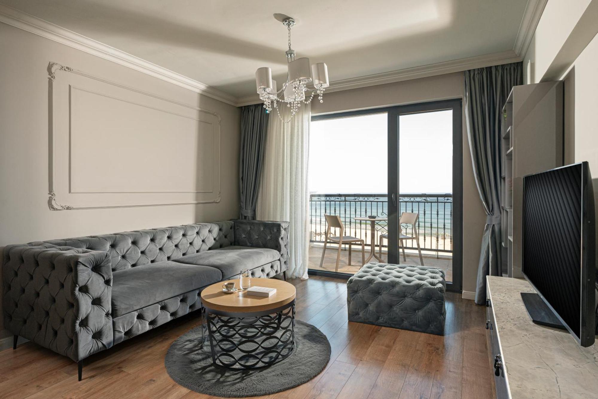 Casa Di Fiore Spa And Medical Hotel, Mineral Pools & Private Beach كرانيفو المظهر الخارجي الصورة A living room